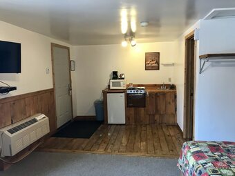 Tenderfoot Cabins & Motel