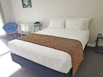 Airport Palms Hotel