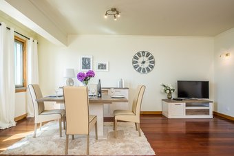 The Cliff Side Apartment By Mhm