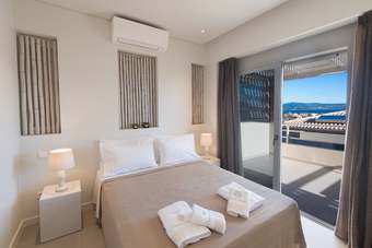 Hotel Crystal Waters