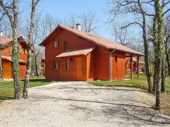 House With 2 Bedrooms In Lachapelle-auzac, With Wonderful Lake View, Pool Access And Furnished Garden