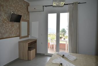 Nikos Apartments