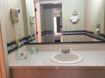 Hotel Gold Star Inn & Suites