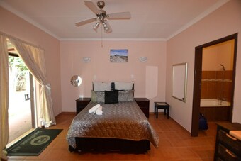 Hotel Guesthouse 4U