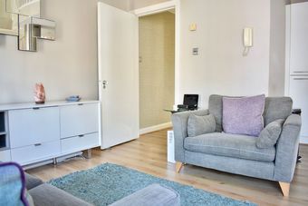 3 Bedroom Apartment In Temple Bar