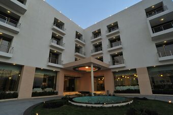 Le Tokyo Hotel Sanand