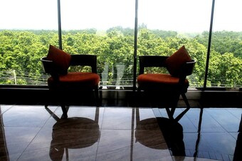 Hotel X