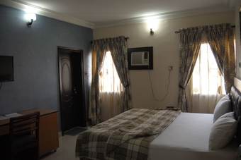 De Royal Legacy Hotel And Suites