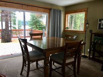 Mountain Pine Cabin - Sleeps 6 - Pet Friendly