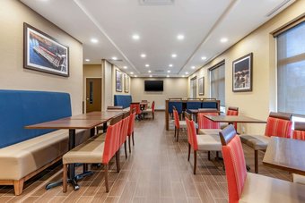 Hotel Comfort Inn & Suites