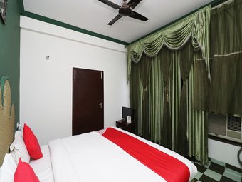 Oyo 29566 Hotel Mid Town