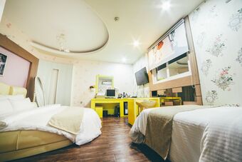 Hole In One Hotel