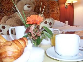 Artemis Hotel