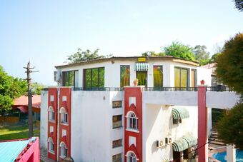 Hotel Oyo 37208 Dlm Valley Resorts