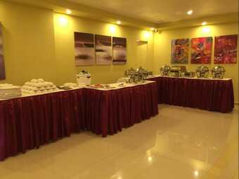 Hotel Le Raj Courtyard