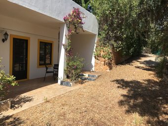 Quiet Cottage With Pool