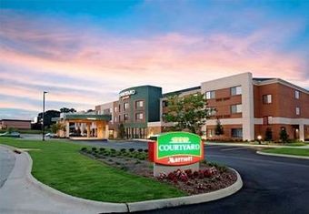 Hotel Courtyard Troy