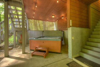 Cabana Grey Wolf Lodge