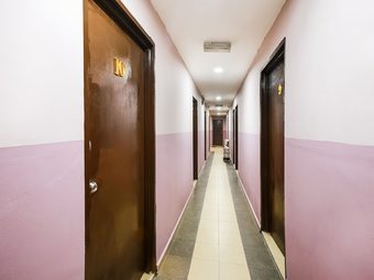 Oyo 89585 Hotel Happy Inn