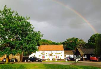 Posada The Cricketers