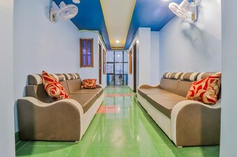 Oyo 667 Aman Hotel