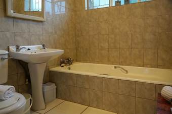Hotel De Duiker Guesthouse