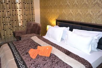 Peace Hotel And Suites