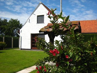 Beautiful Farmhouse In Beveren-aan-den-ijzer With Terrace