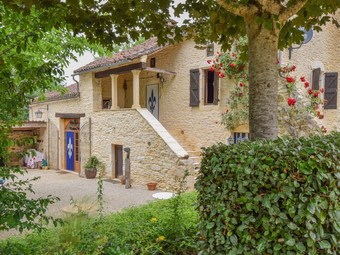 Peaceful Villa In Puy-l'eveque With Swimming Pool