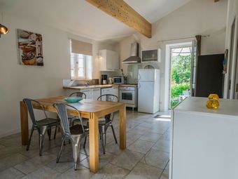 Peaceful Holiday Home Saint-martin-le-redon With Pool