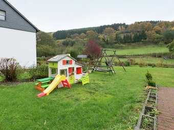 A Modern Apartment In The Hunsr�ck Region's Romantic Drohn Valley