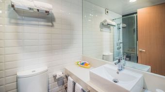 Hotel Silvermine Beach Resort