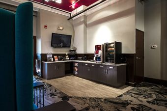 Hotel The Parker Inn & Suites