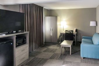 Hotel Quality Inn & Suites