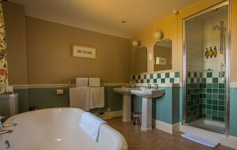 Castle Of Comfort Hotel & Restaurant