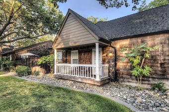 Aggie Inn, Ascend Hotel Collection