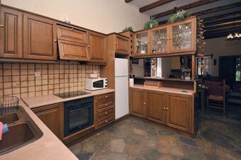 Family Maisonette With Pool Near The Beach