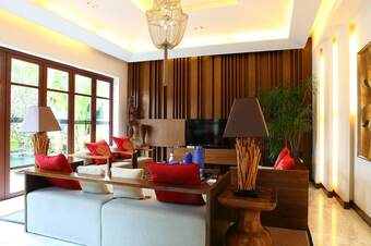 Hui Zhou Hou Niao Shui Rong Zhuang Villa