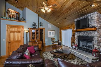 Cozy Cabin 4 Bedroom House