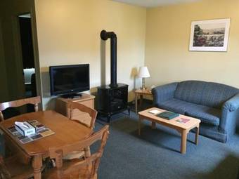 Hotel Shallow Bay Motel & Cabins Conference Centre