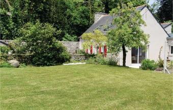 Three-bedroom Holiday Home In Plevenon