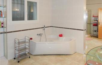 Five-bedroom Holiday Home In Valmascle