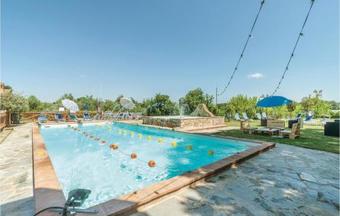 Two-bedroom Apartment In C. Del Lago (pg)