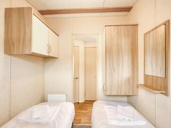 Gorgeous Home In Hastings With Sea Nearby