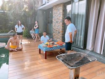 V Pool Villa