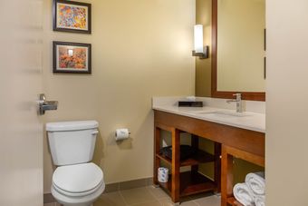 Hotel Comfort Inn & Suites