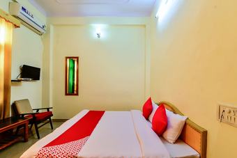 Oyo 29302 Besillio Grand Hotel