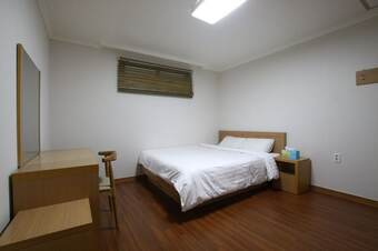 Prada Hotel & Pension