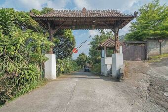 Hotel Reddoorz Resort @ Lembang 2