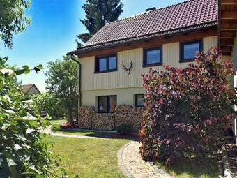 Vintage Hoilday Home In Leina With Pond